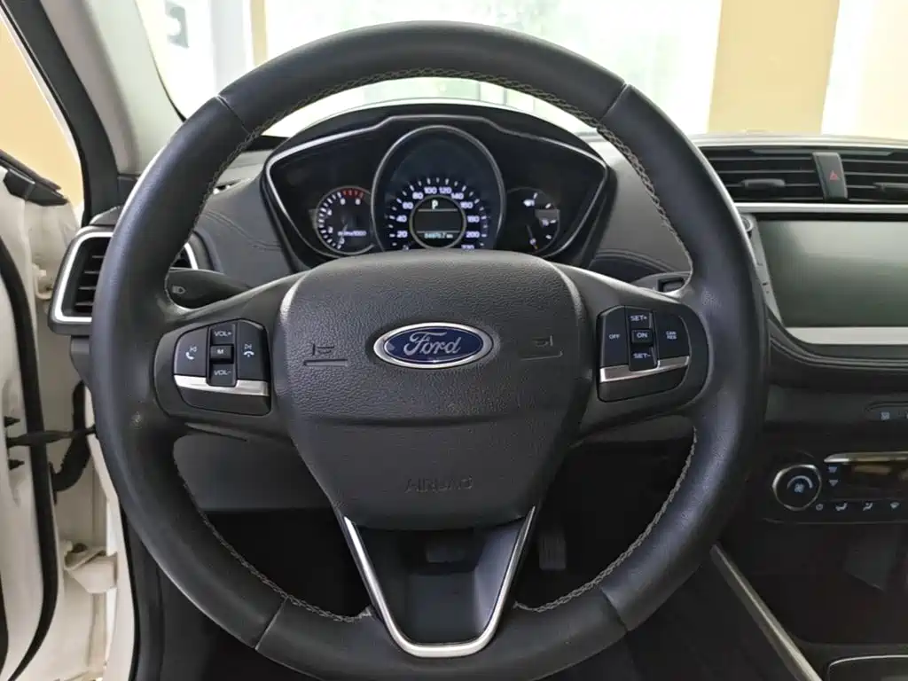 Ford Escort 2019 — фото 11