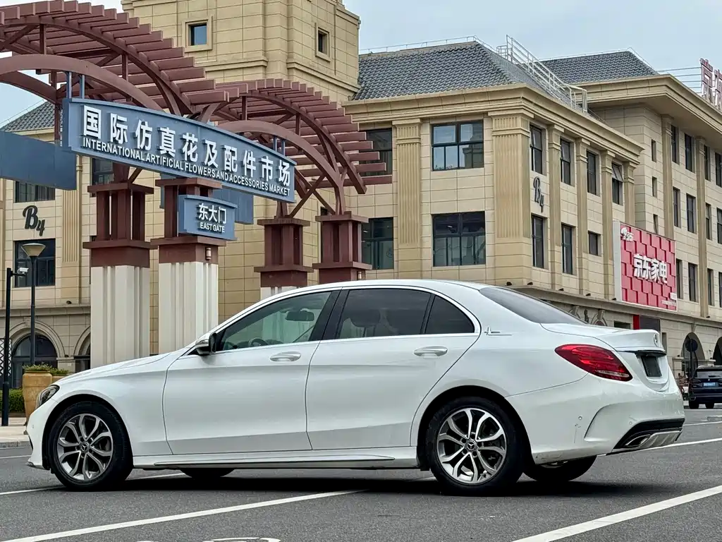 Mercedes-Benz C-Class 2018 — фото 9