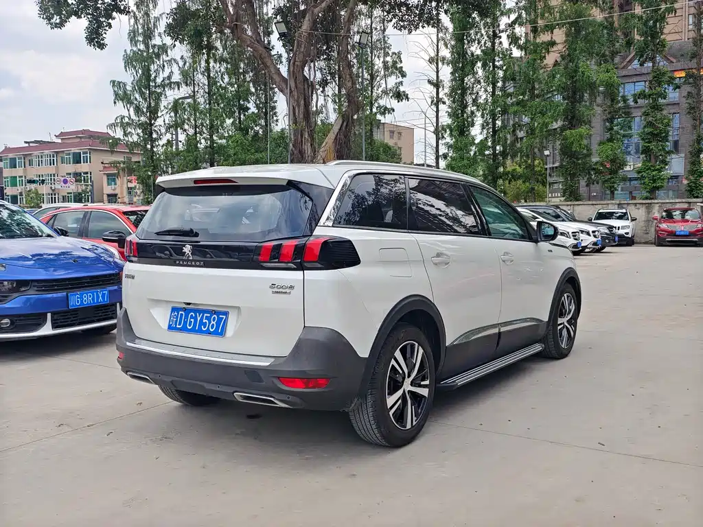 Peugeot 5008 2017 — фото 12