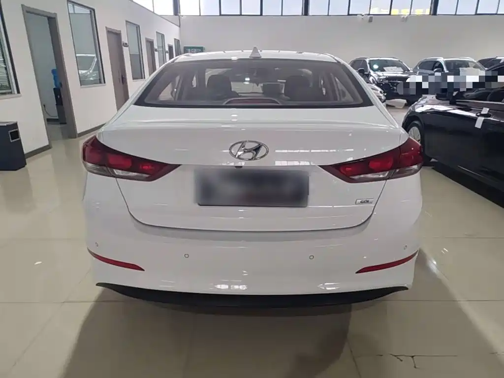 Hyundai Elantra 2019 — фото 6