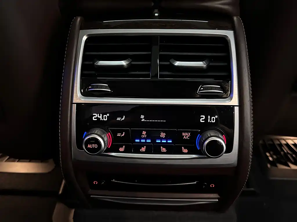 BMW 7 Series 2020 — фото 13
