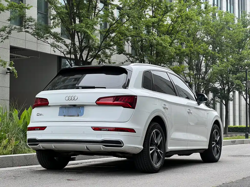 Audi Q5L 2021 — фото 9