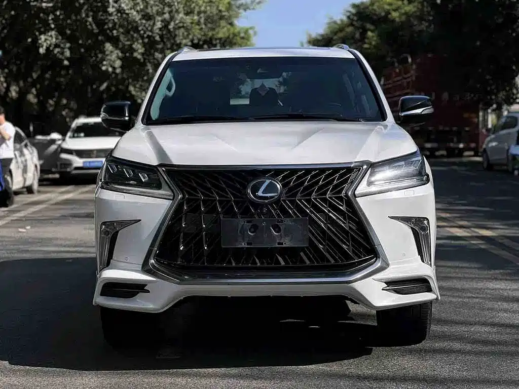 Lexus LX 2018 — фото 1