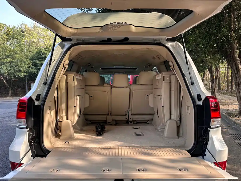 Toyota Land Cruiser 2020 — фото 10