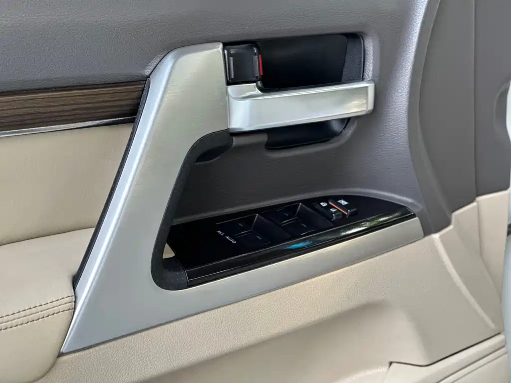 Toyota Land Cruiser 2020 — фото 15