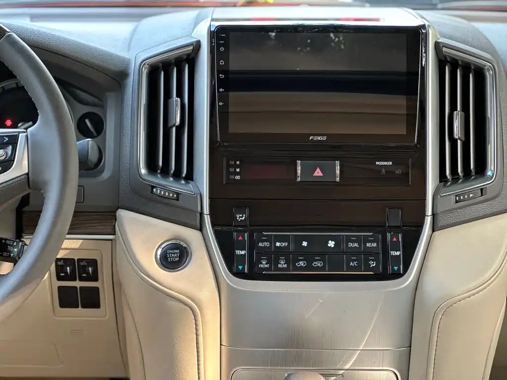 Toyota Land Cruiser 2020 — фото 22