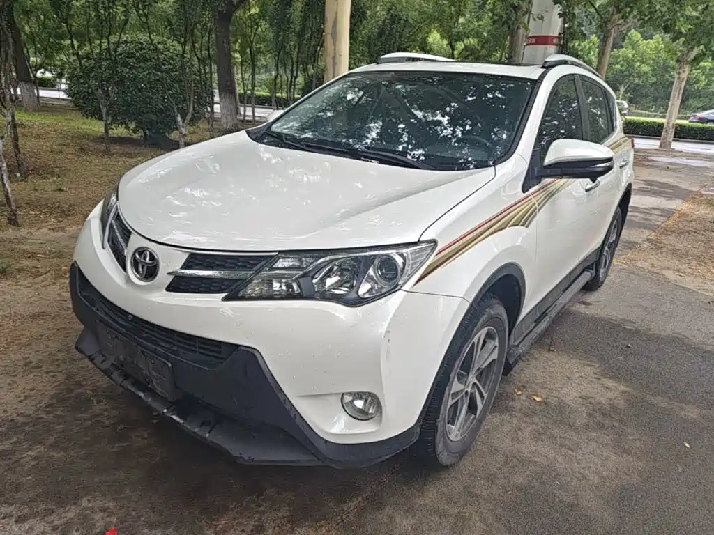 Toyota RAV4 2015 — фото 1