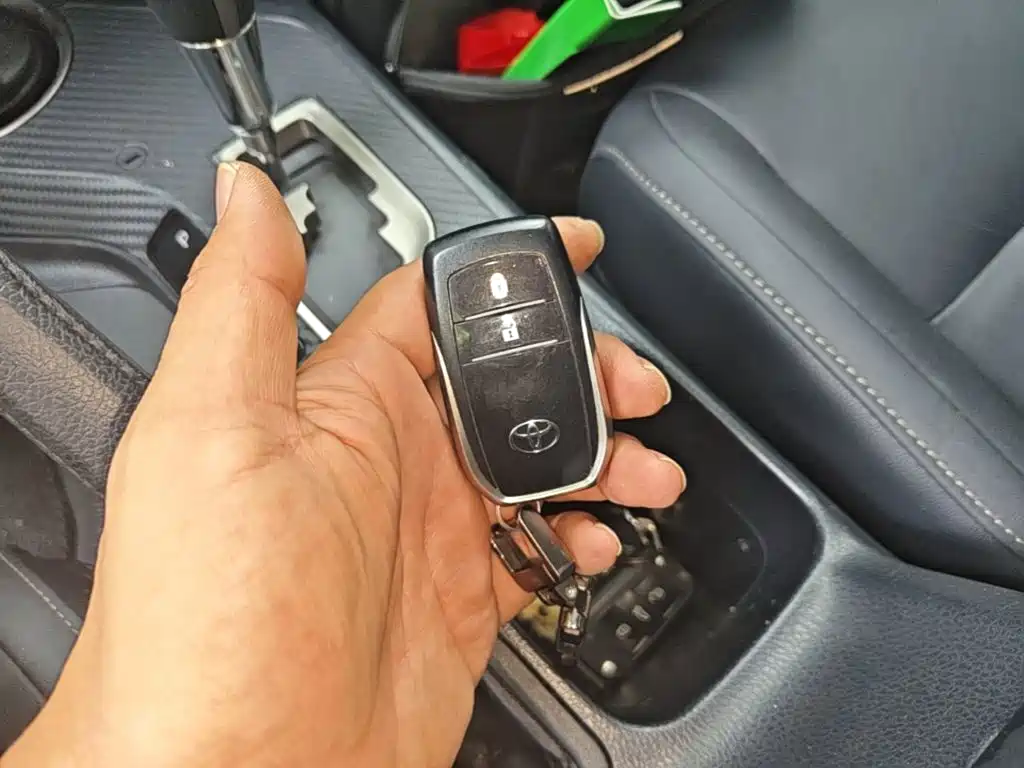 Toyota RAV4 2015 — фото 17