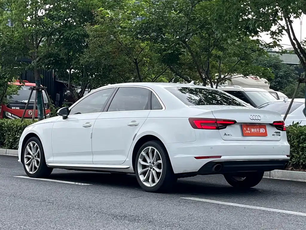 Audi A4L 2018 — фото 4