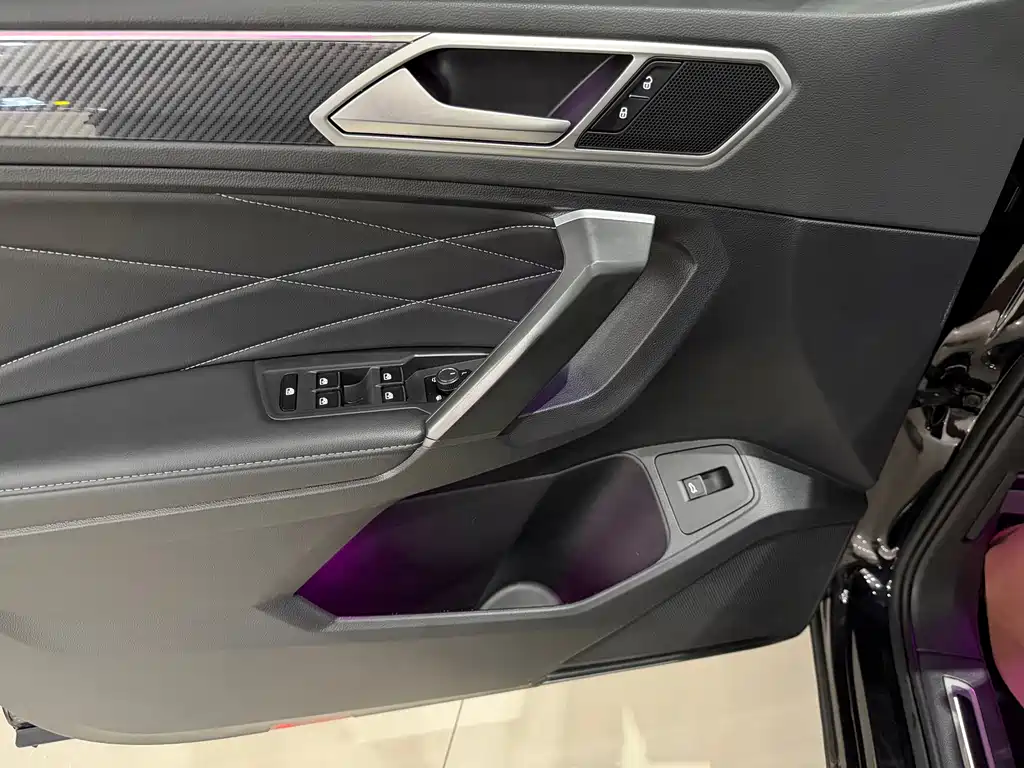 Volkswagen Tiguan L 2023 — фото 10