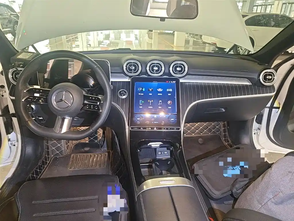 Mercedes-Benz C-Class 2023 — фото 10