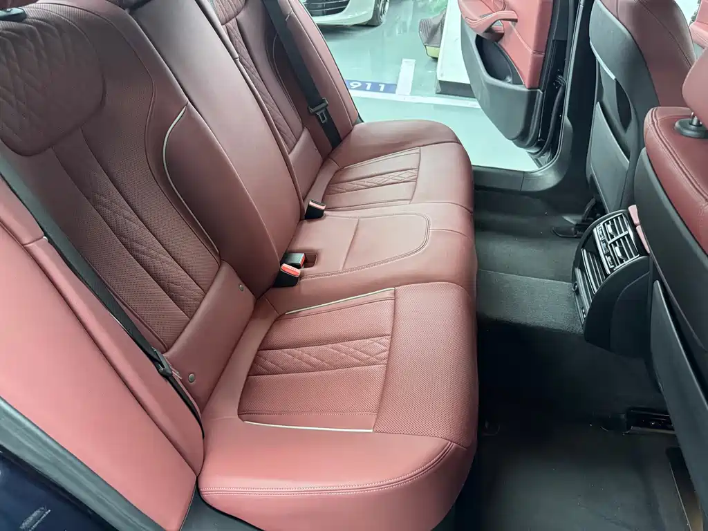 BMW 5 Series 2022 — фото 15