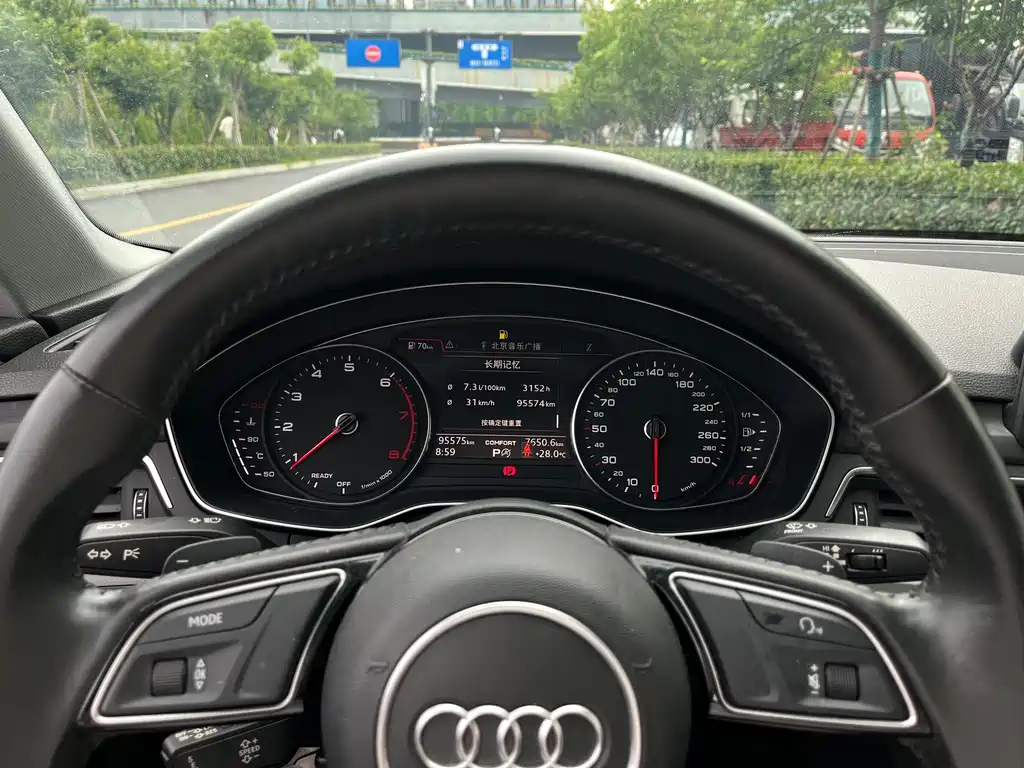 Audi A4L 2018 — фото 8