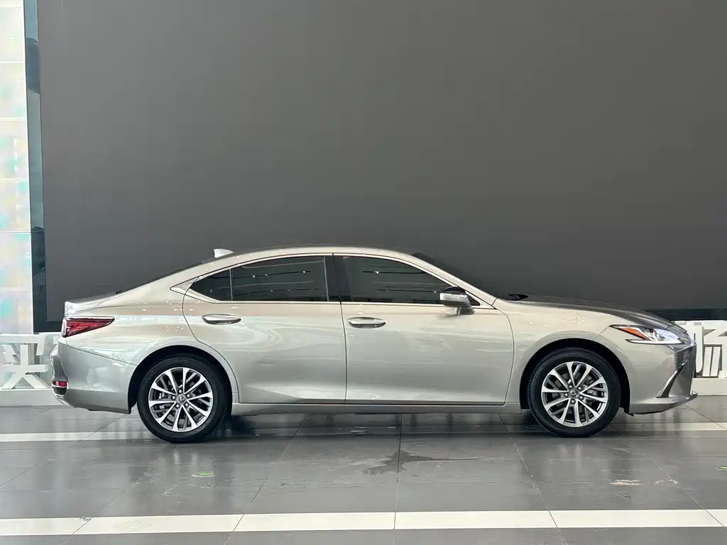 Lexus ES 2022 — фото 7
