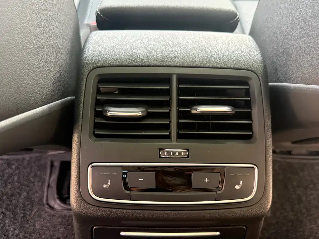 Audi A4L 2023 — фото 15