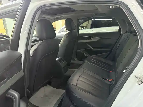 Audi A4L 2018