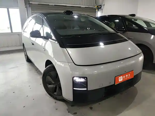 Li Auto MEGA 2024