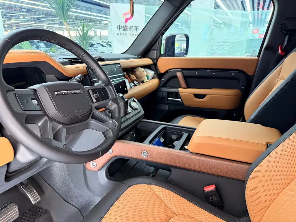 Land Rover Defender 2025 — фото 12