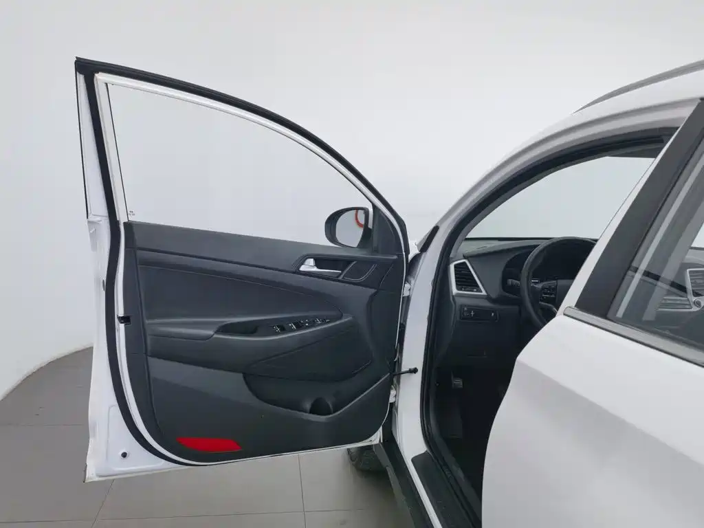 Hyundai Tucson 2017 — фото 8
