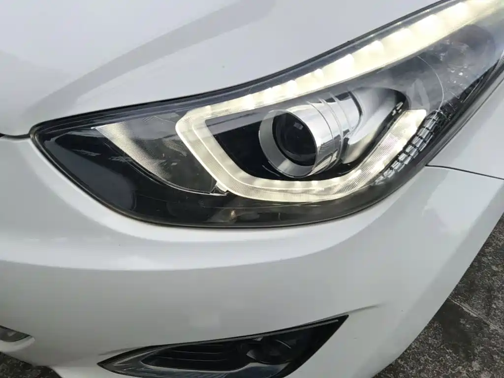 Hyundai Elantra 2018 — фото 24