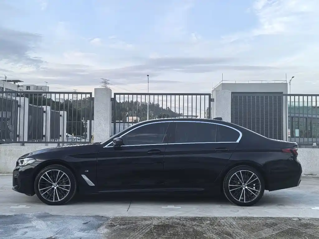 BMW 5 Series 2021 — фото 13