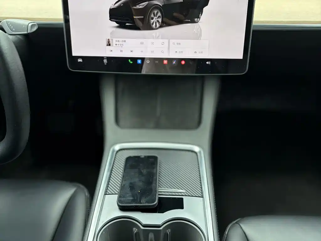 Tesla Model Y 2022 — фото 13