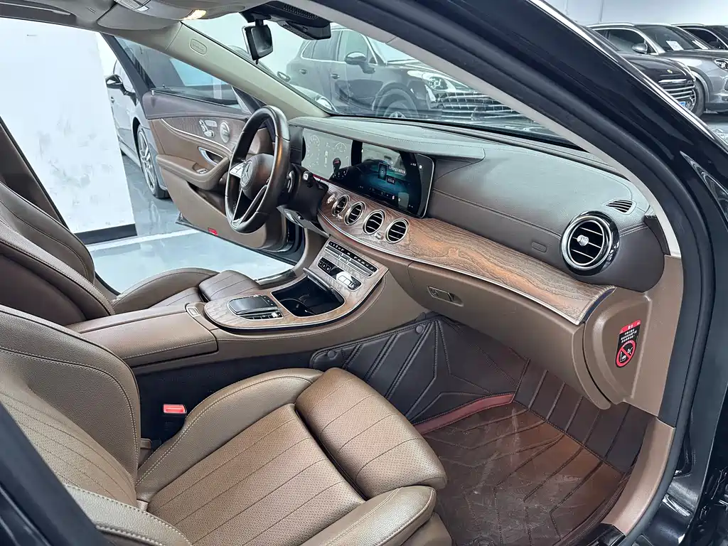 Mercedes-Benz E-Class 2023 — фото 16