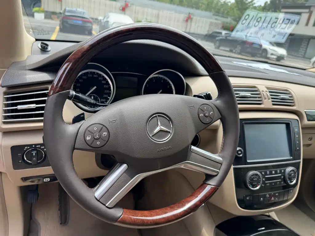 Mercedes-Benz R-Class 2017 — фото 28