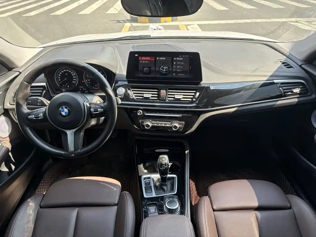 BMW 1 Series 2023 — фото 10