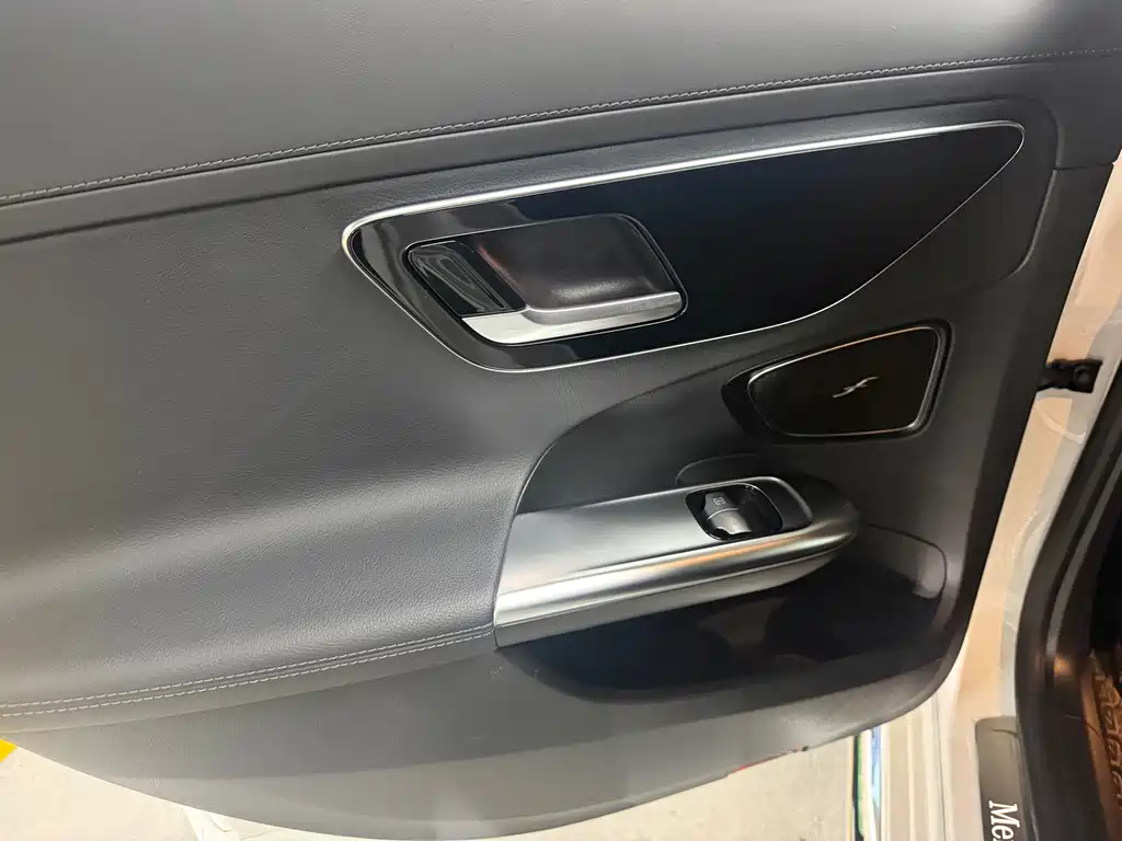 Mercedes-Benz C-Class 2023 — фото 11
