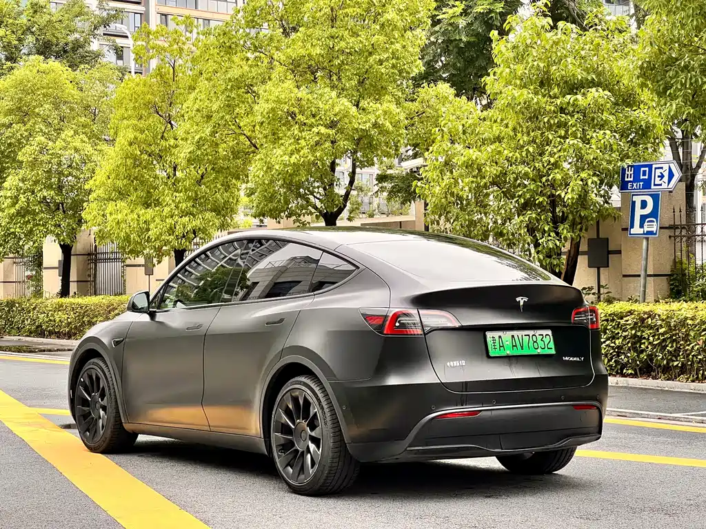 Tesla Model Y 2022 — фото 13