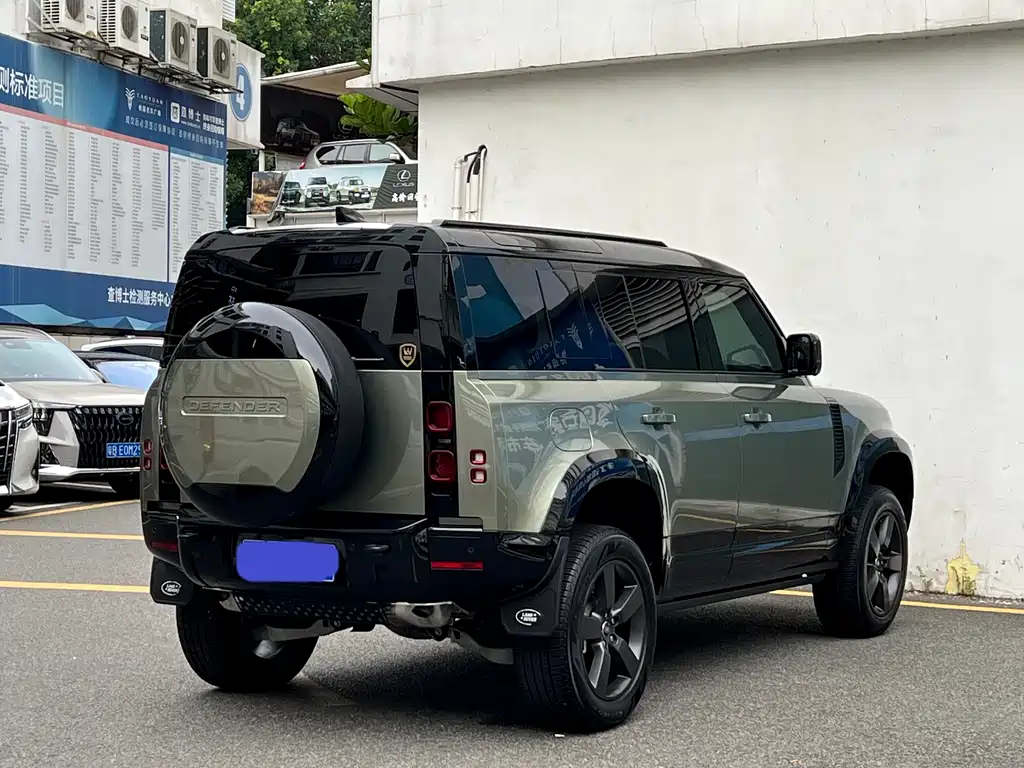 Land Rover Defender 2025 — фото 18
