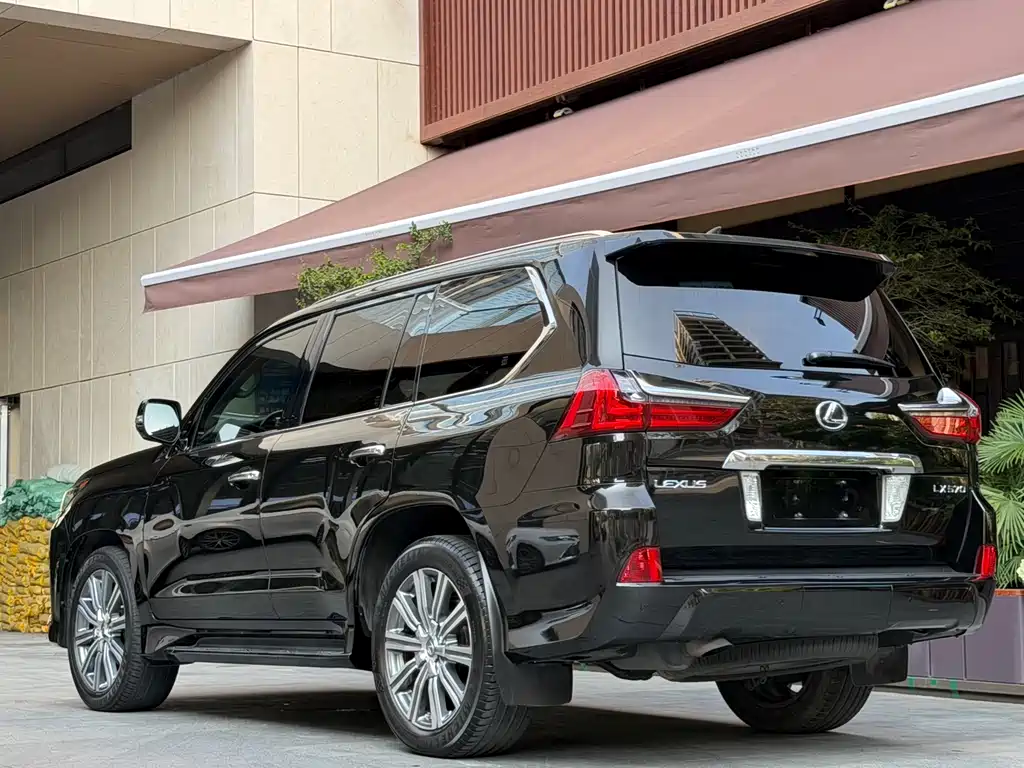 Lexus LX 2016