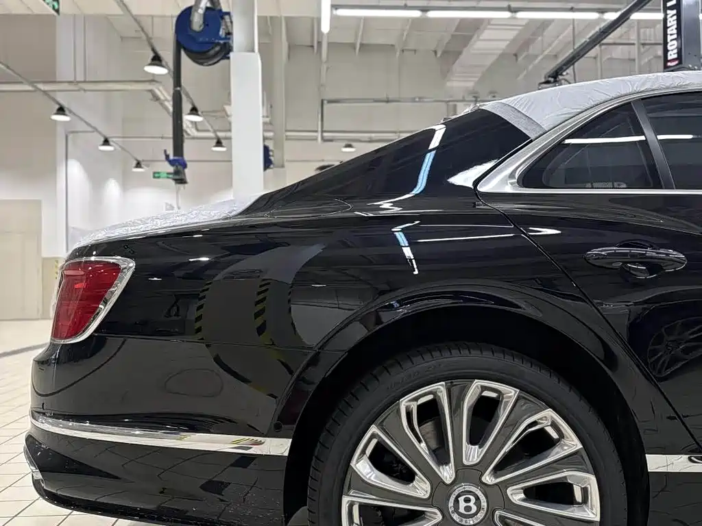 Bentley Flying Spur PHEV — фото 2