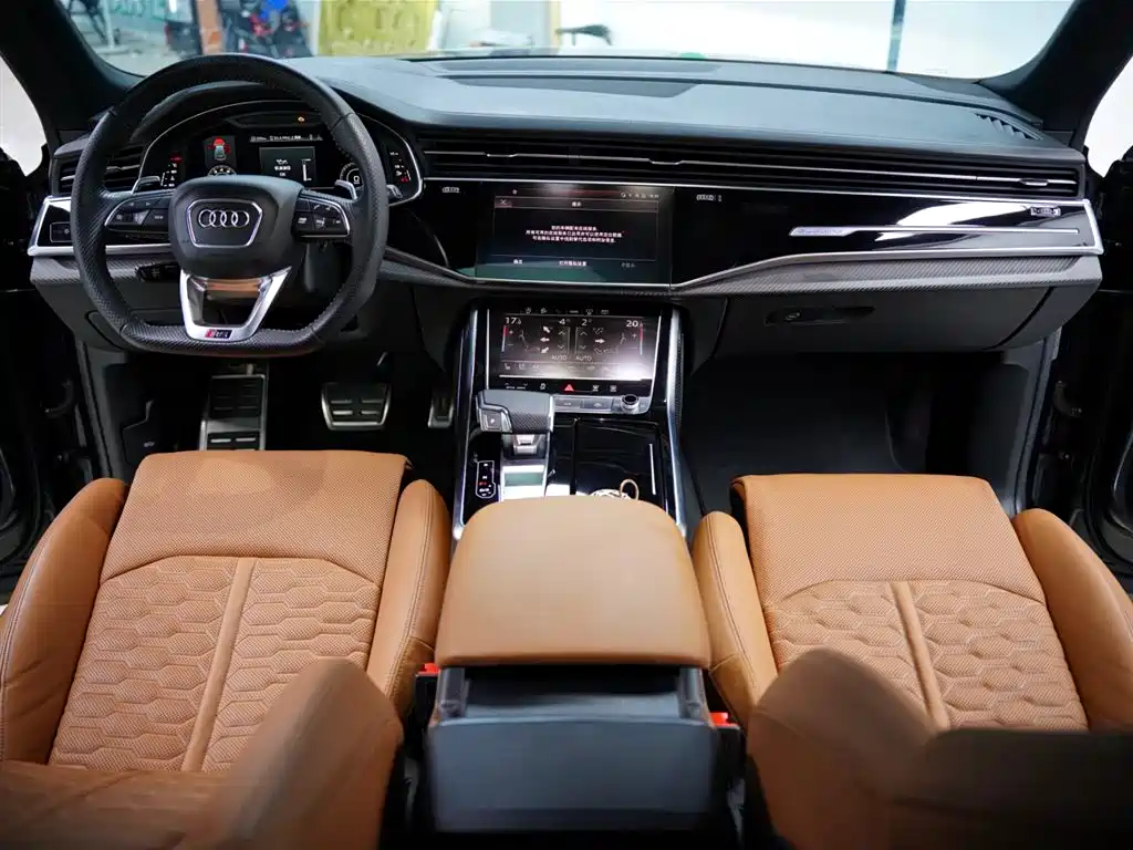 Audi RS Q8 2021 — фото 48