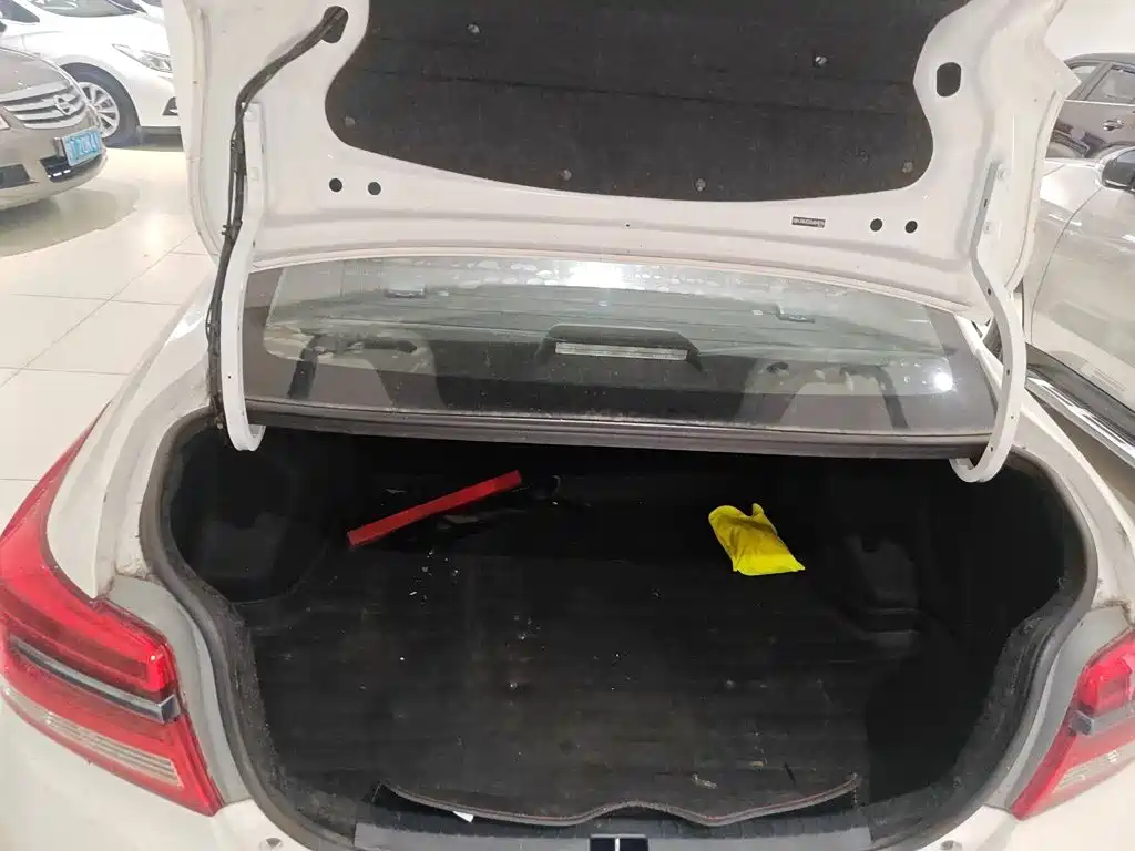 Toyota Yaris L 2018 — фото 10