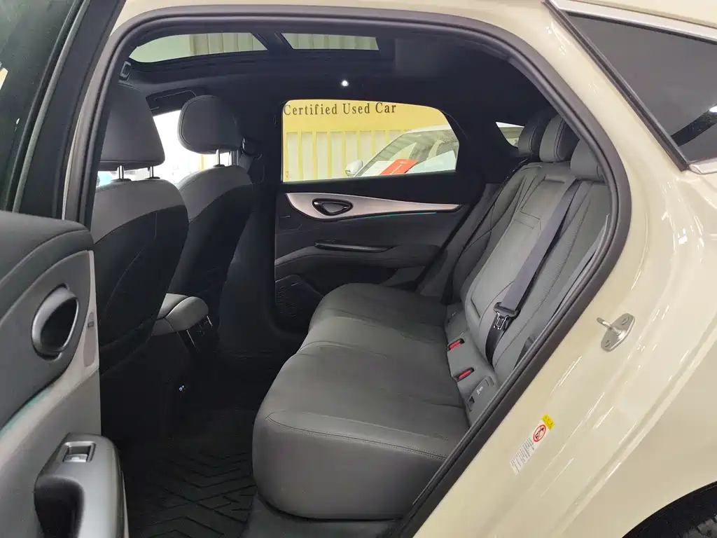 BYD Seal 07 DM-i 2025 — фото 9