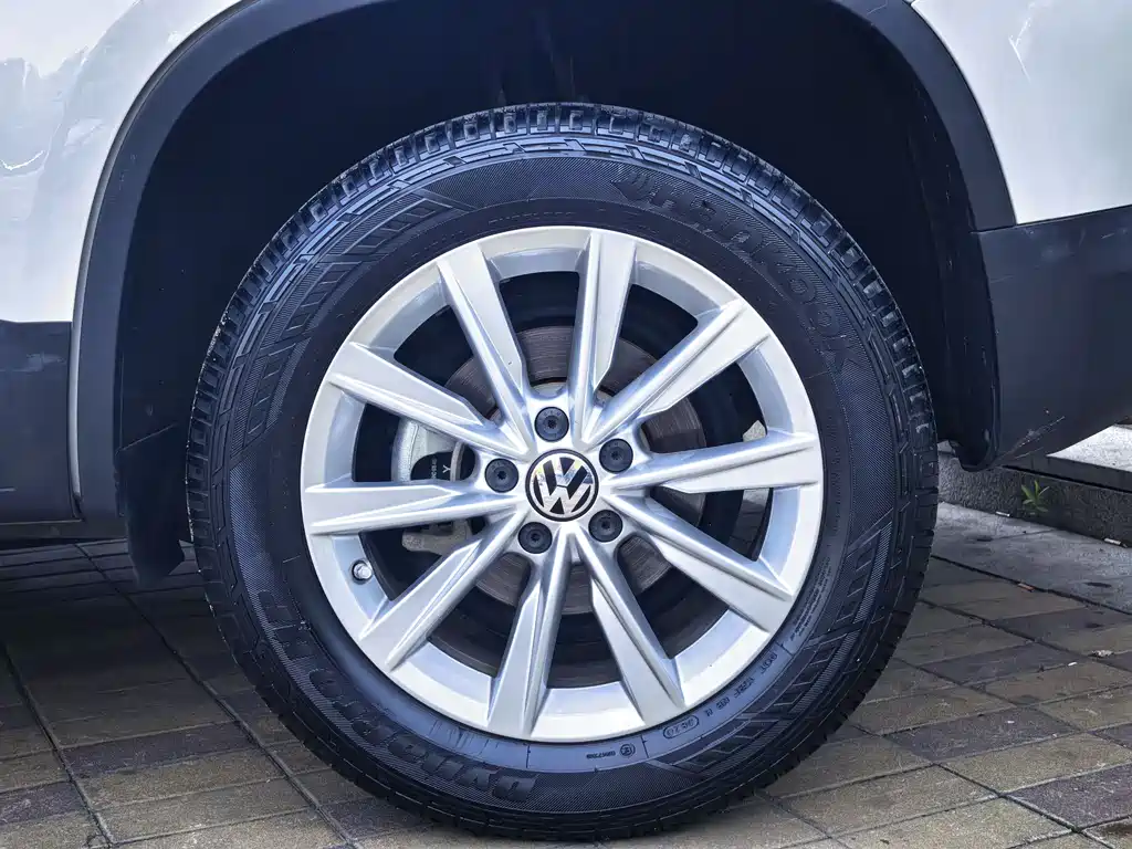 Volkswagen Tiguan 2015 — фото 11