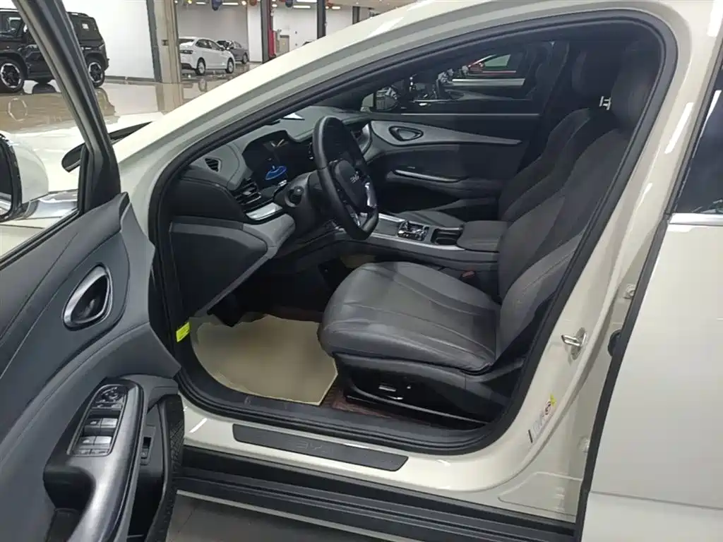 BYD Seal 07 DM-i 2025 — фото 15