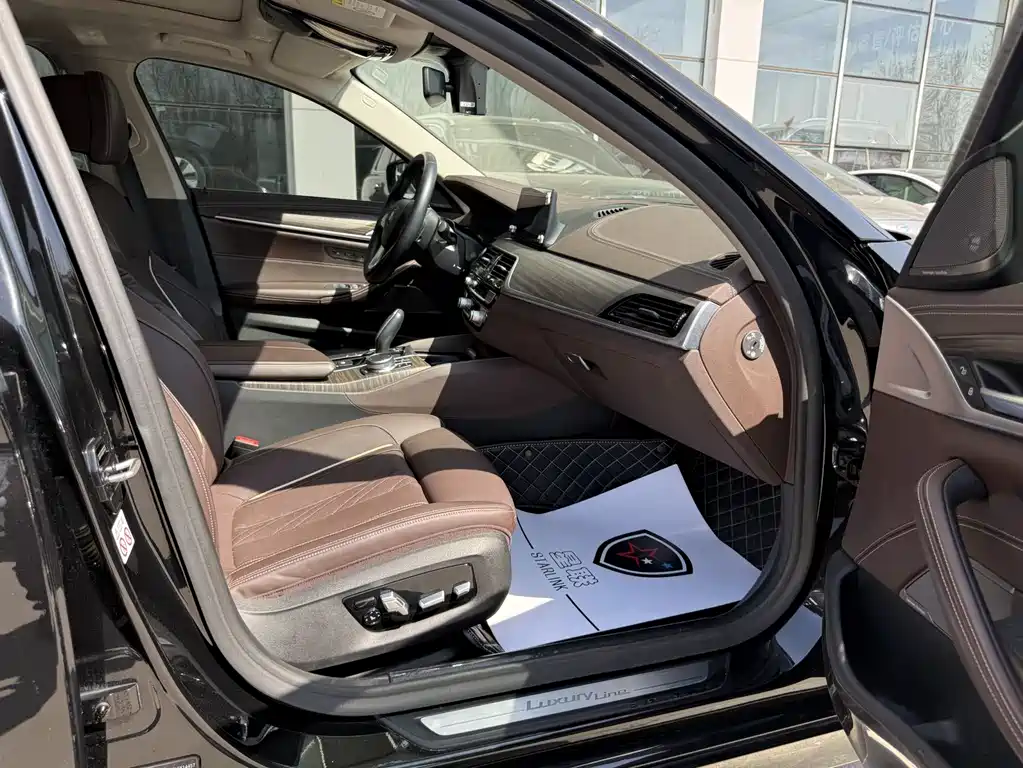 BMW 5 Series New Energy 2020 — фото 12