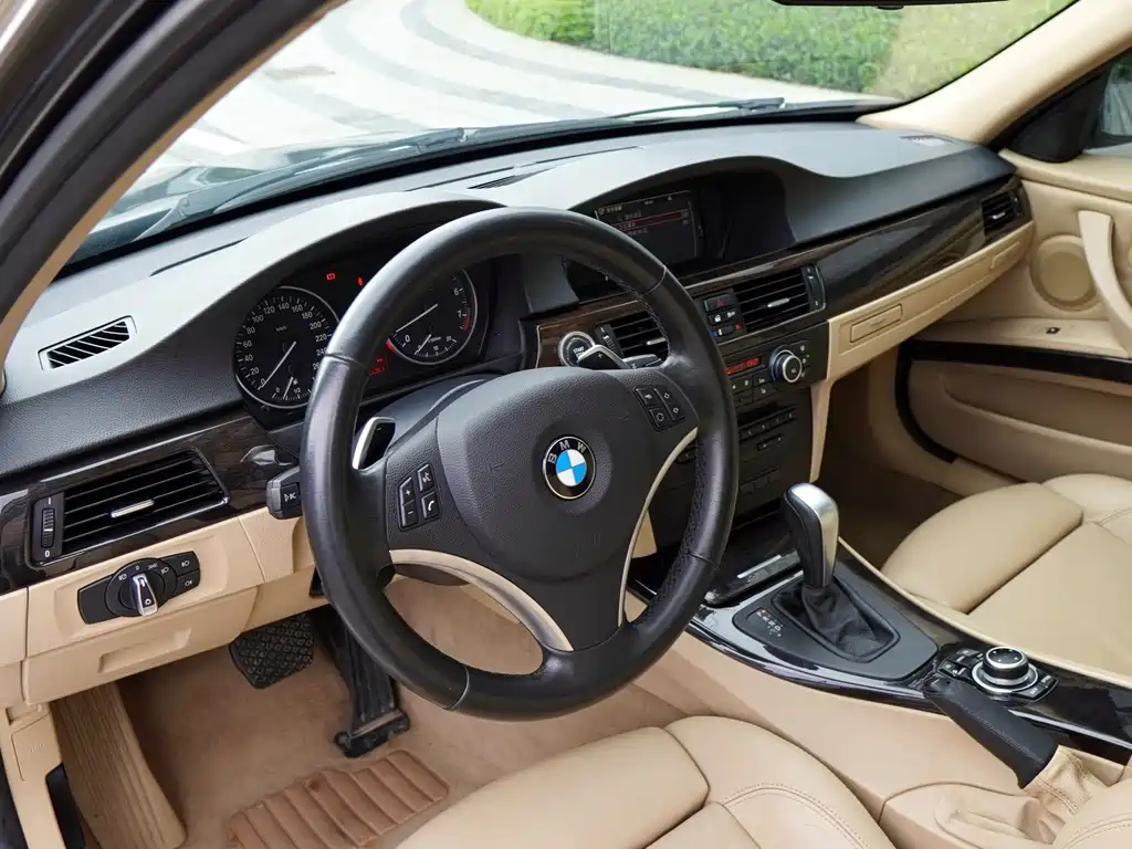 BMW 3 Series 2012 — фото 17