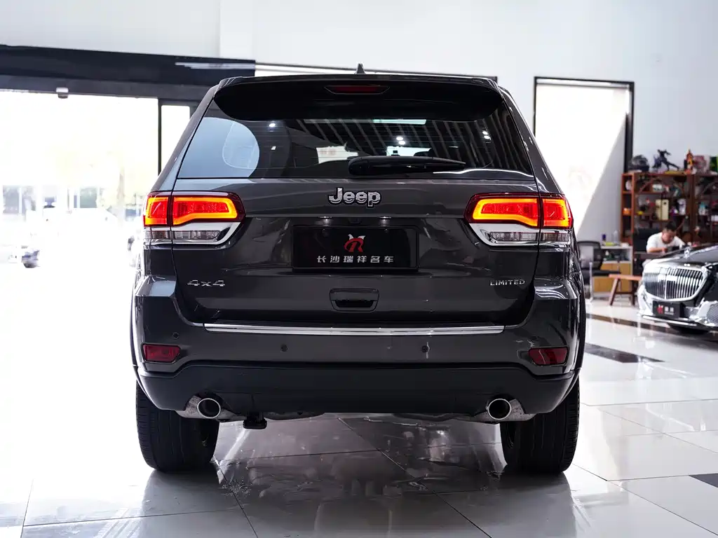 Jeep Grand Cherokee 2020 — фото 17