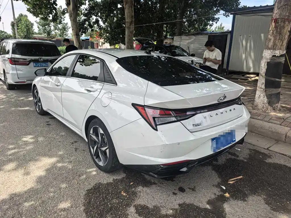 Hyundai Elantra 2022