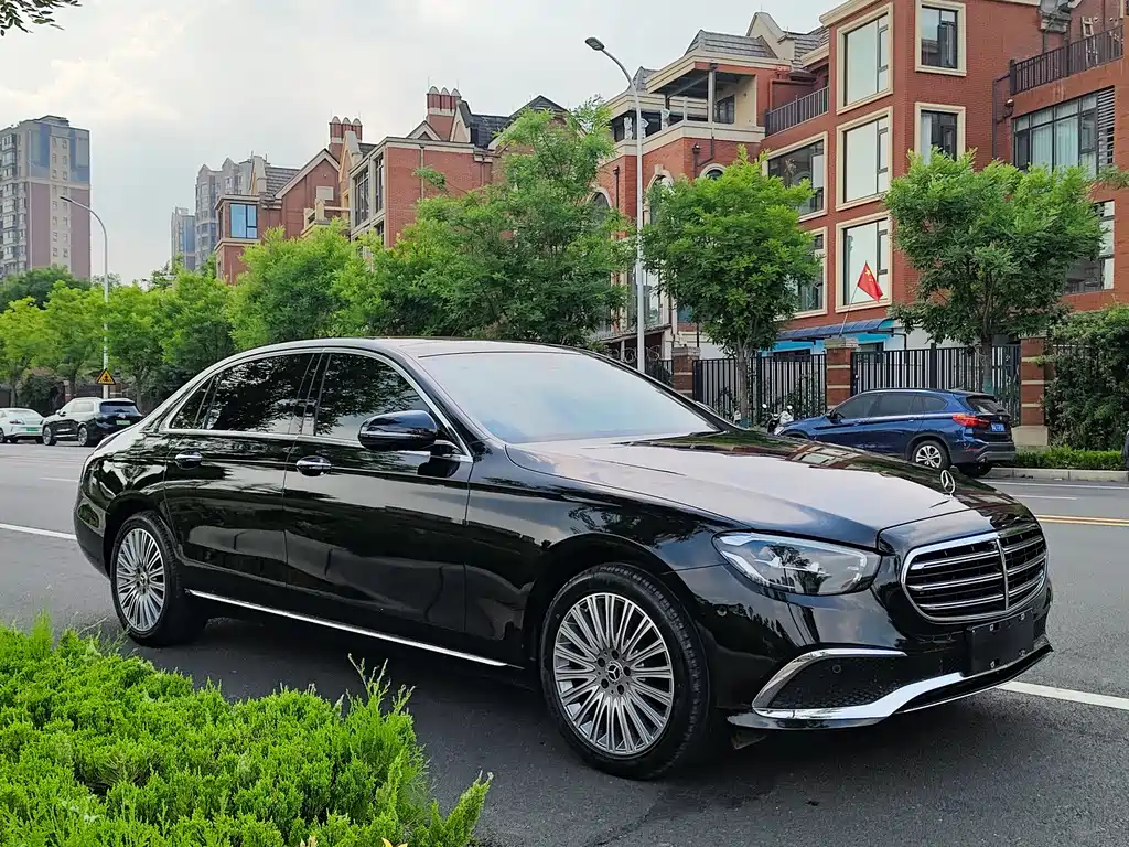 Mercedes-Benz E-Class 2022 — фото 18