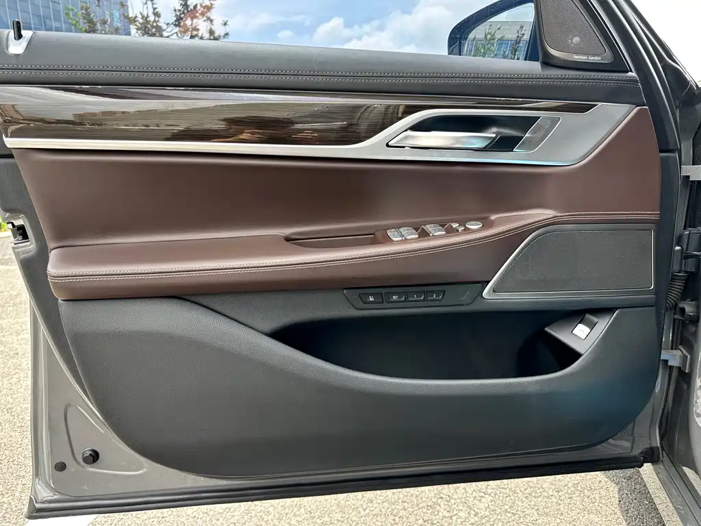 BMW 7 Series 2020 — фото 14