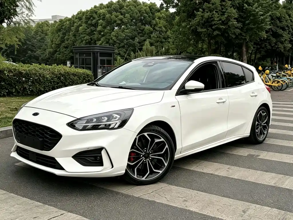Ford Focus 2021 — фото 1