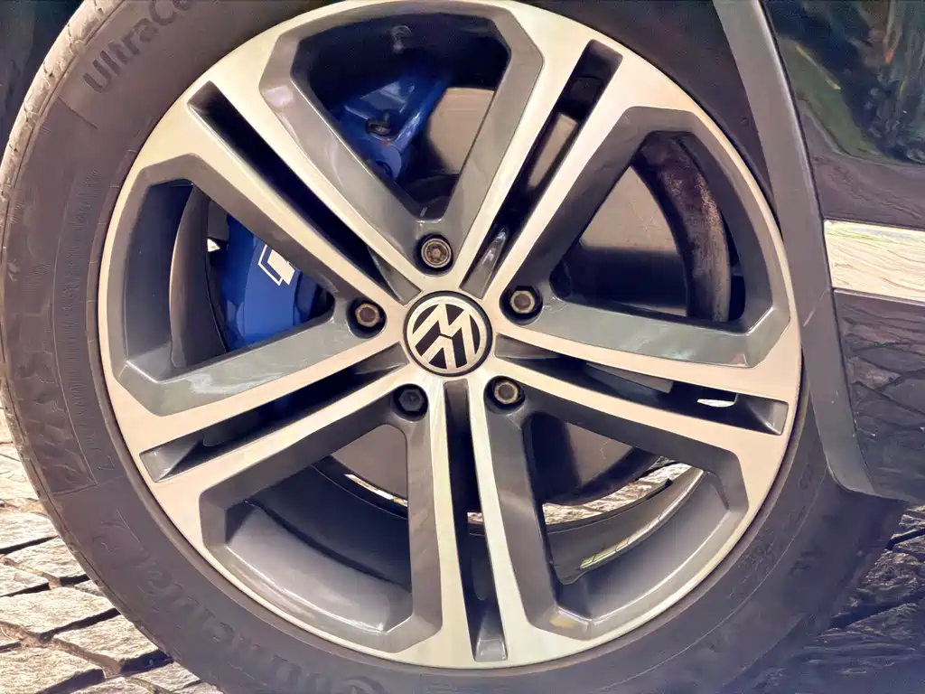 Volkswagen Touareg 2018 — фото 24