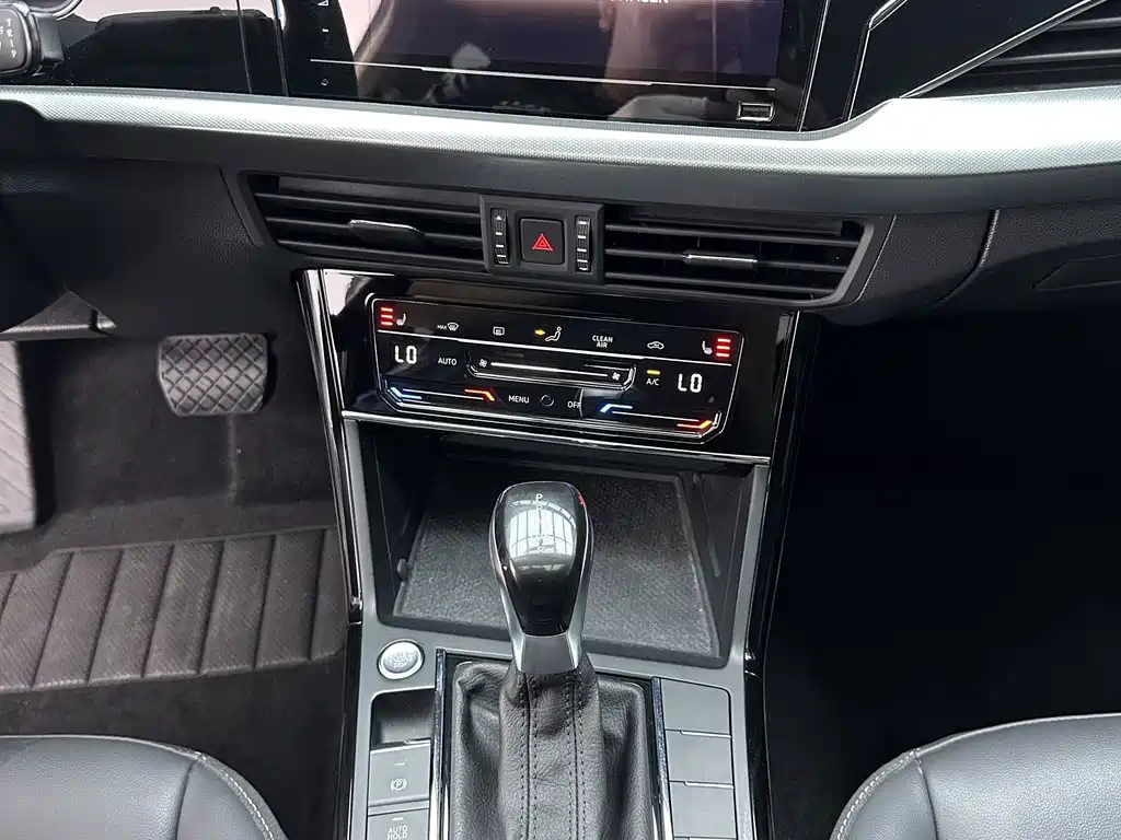 Volkswagen Passat 2023 — фото 15