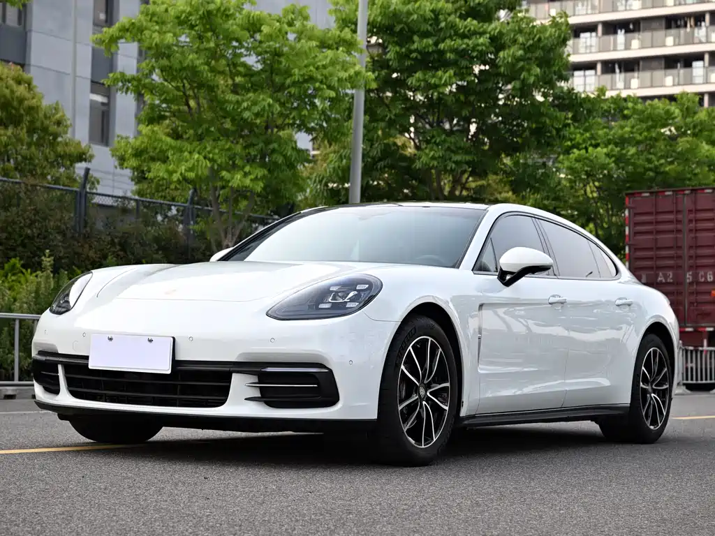 Porsche Panamera 2018 — фото 1