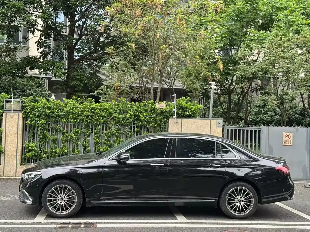 Mercedes-Benz E-Class 2023 — фото 3